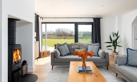 4 Bed in Crossways 1