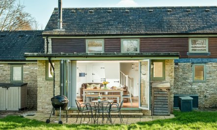 2 Bed in Somerford Keynes 2