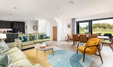 4 Bed in Crossways 1