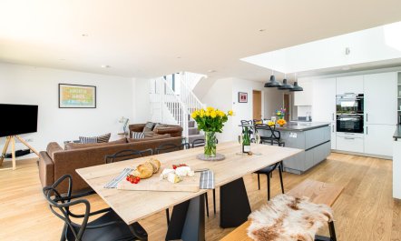 4 Bed in Crossways 7