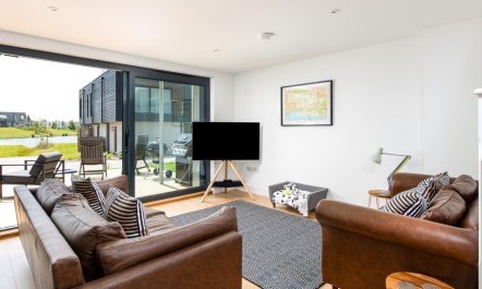 4 Bed in Crossways 1