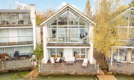 5 Bed in Somerford Keynes 1