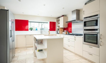 4 Bed in Somerford Keynes 6