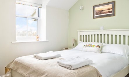 3 Bed in Somerford Keynes 8