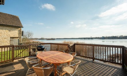3 Bed in Somerford Keynes 2