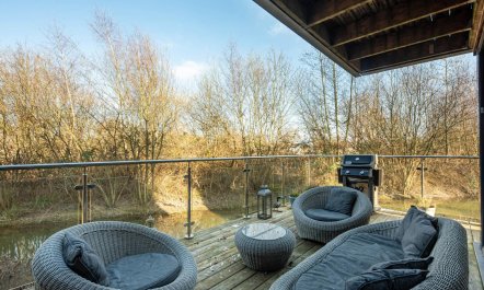 4 Bed in Somerford Keynes 1