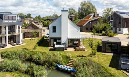 4 Bed in Somerford Keynes