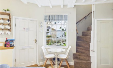 1 Bed in Robin Hoods Bay 3