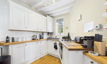 1 Bed in Robin Hoods Bay 2