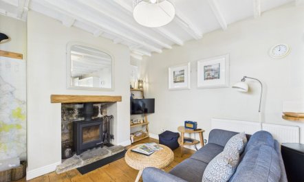 1 Bed in Robin Hoods Bay 1