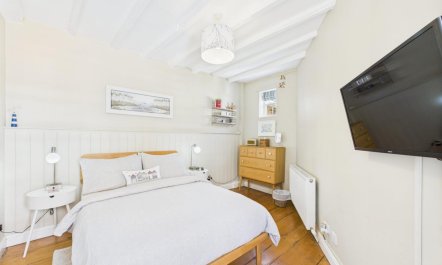 1 Bed in Robin Hoods Bay 8
