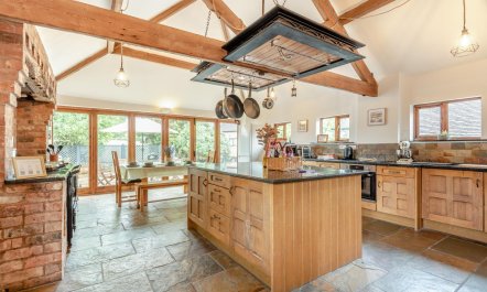 6 Bed in Butterton