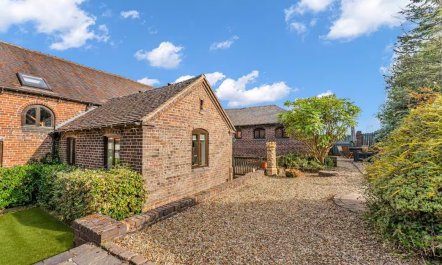 6 Bed in Butterton 1