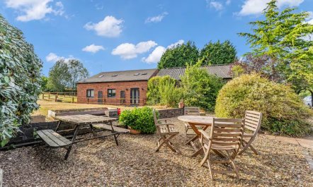 6 Bed in Butterton