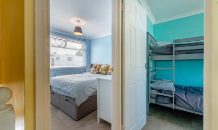 2 Bed in Freshwater East 4