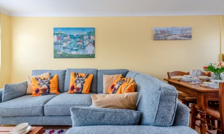 2 Bed in Freshwater East 6