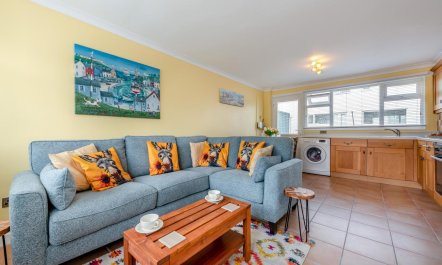 2 Bed in Freshwater East 7