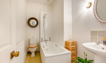 1 Bed in Bath 7