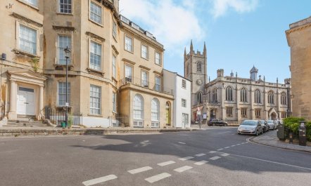 1 Bed in Bath 3