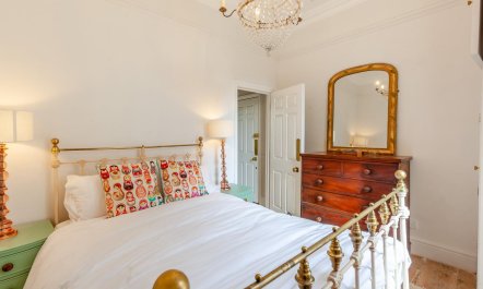 1 Bed in Bath 4