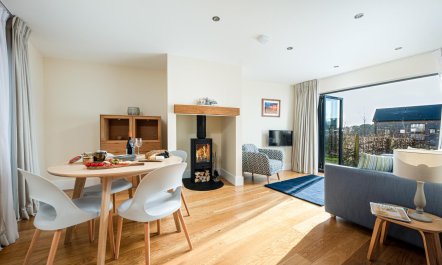 2 Bed in Crossways 1
