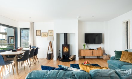 4 Bed in Crossways 6