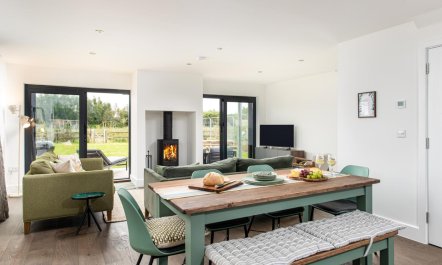 4 Bed in Crossways 2