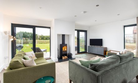 4 Bed in Crossways 1