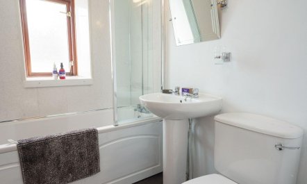 1 Bed in Thornhill 6
