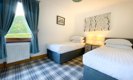 4 Bed in Loch Lomond 9