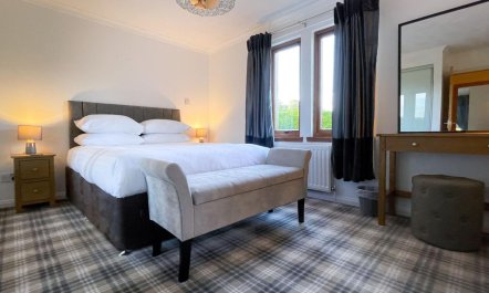 4 Bed in Loch Lomond 7