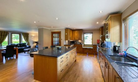 4 Bed in Loch Lomond 5