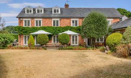 8 Bed in Wimborne 1