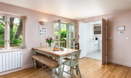 4 Bed in Somerford Keynes 6