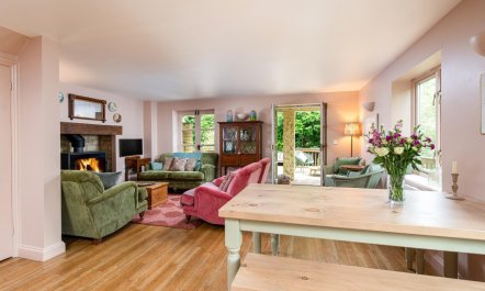 4 Bed in Somerford Keynes 3