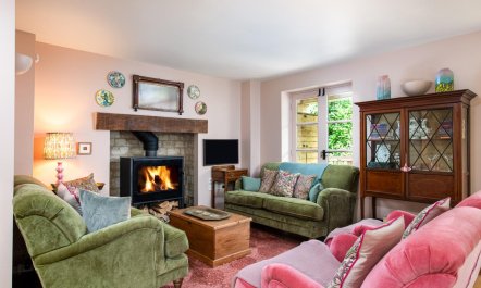 4 Bed in Somerford Keynes 1