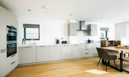 4 Bed in Somerford Keynes 6