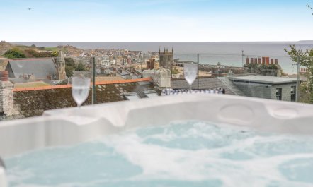 4 Bed in St. Ives