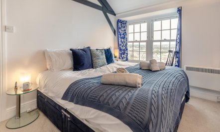 1 Bed in Newlyn, Penzance 1