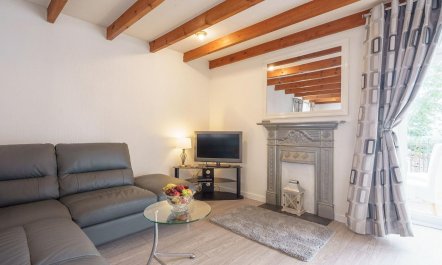 1 Bed in Thornhill 3