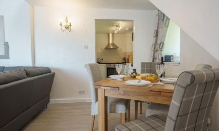 2 Bed in Thornhill 2