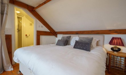 2 Bed in Thornhill 8