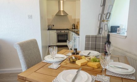 2 Bed in Thornhill 6