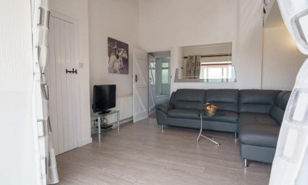 2 Bed in Thornhill 4