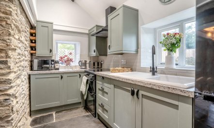 2 Bed in Saron 3