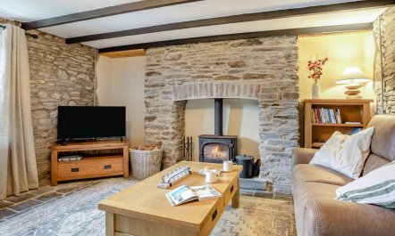 2 Bed in Saron 7