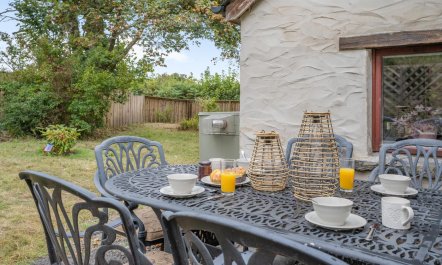 2 Bed in Saron 6