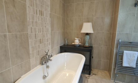 4 Bed in Llwynhendy 9