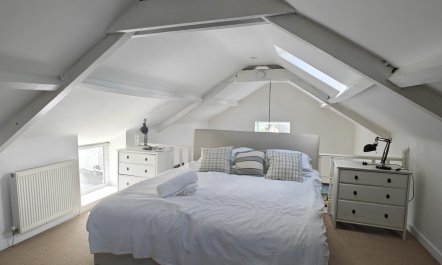 4 Bed in Llwynhendy 8
