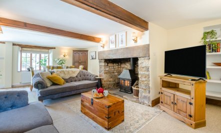 4 Bed in Tytherington, Wotton-under-Edge 2